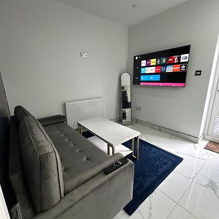 Peaceful Studio - Near Nec, Bhx Airport. Apartment Birmingham Exterior photo